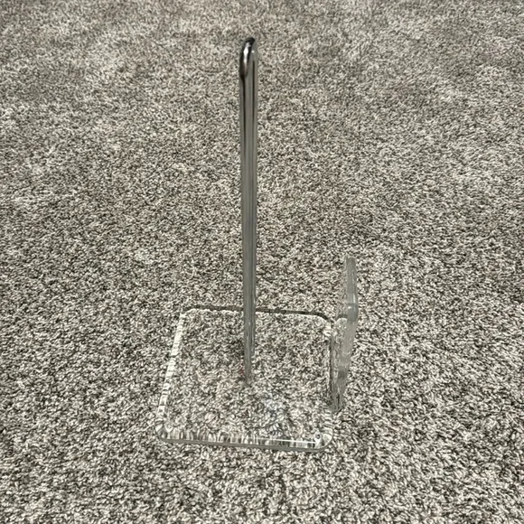 Paper towel holder - Picture 3 of 4